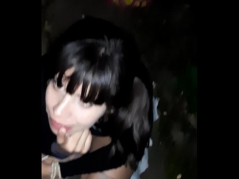 ❤️ Op der Strooss geschwollen Penis am Austausch fir Séissegkeeten ❤️ Pornovideo bei eis lb.com-porn-kai.ru